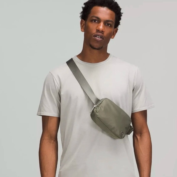 Lululemon unisex waist / sling bag. Super mint condition.NWOT. - Picture 3 of 7